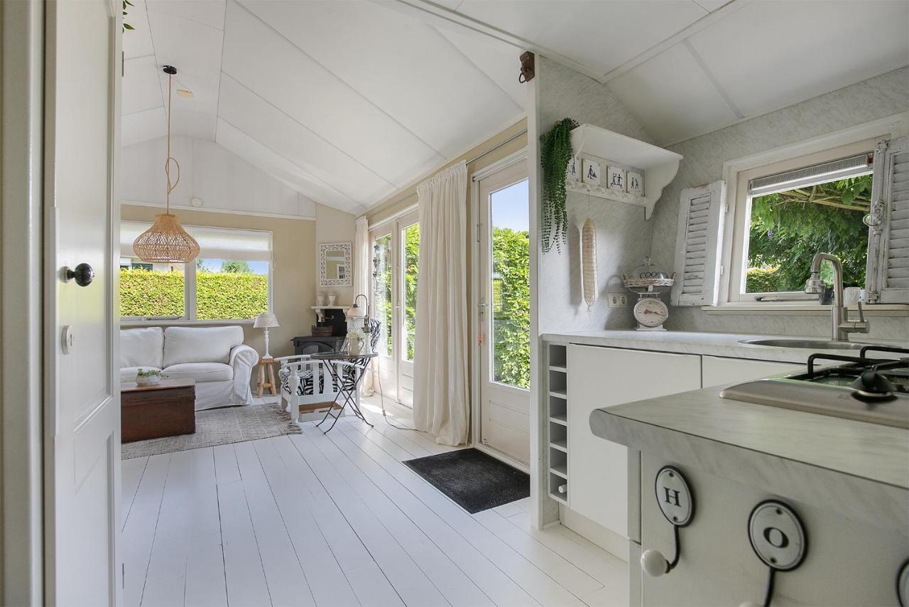 Beautiful 6-Person Chalet With Finnish Wood-Fired Sauna Tzummarum エクステリア 写真
