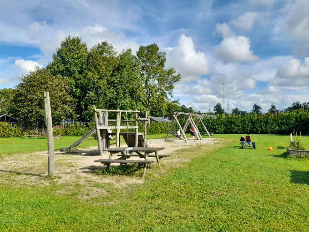 Beautiful 6-Person Chalet With Finnish Wood-Fired Sauna Tzummarum エクステリア 写真
