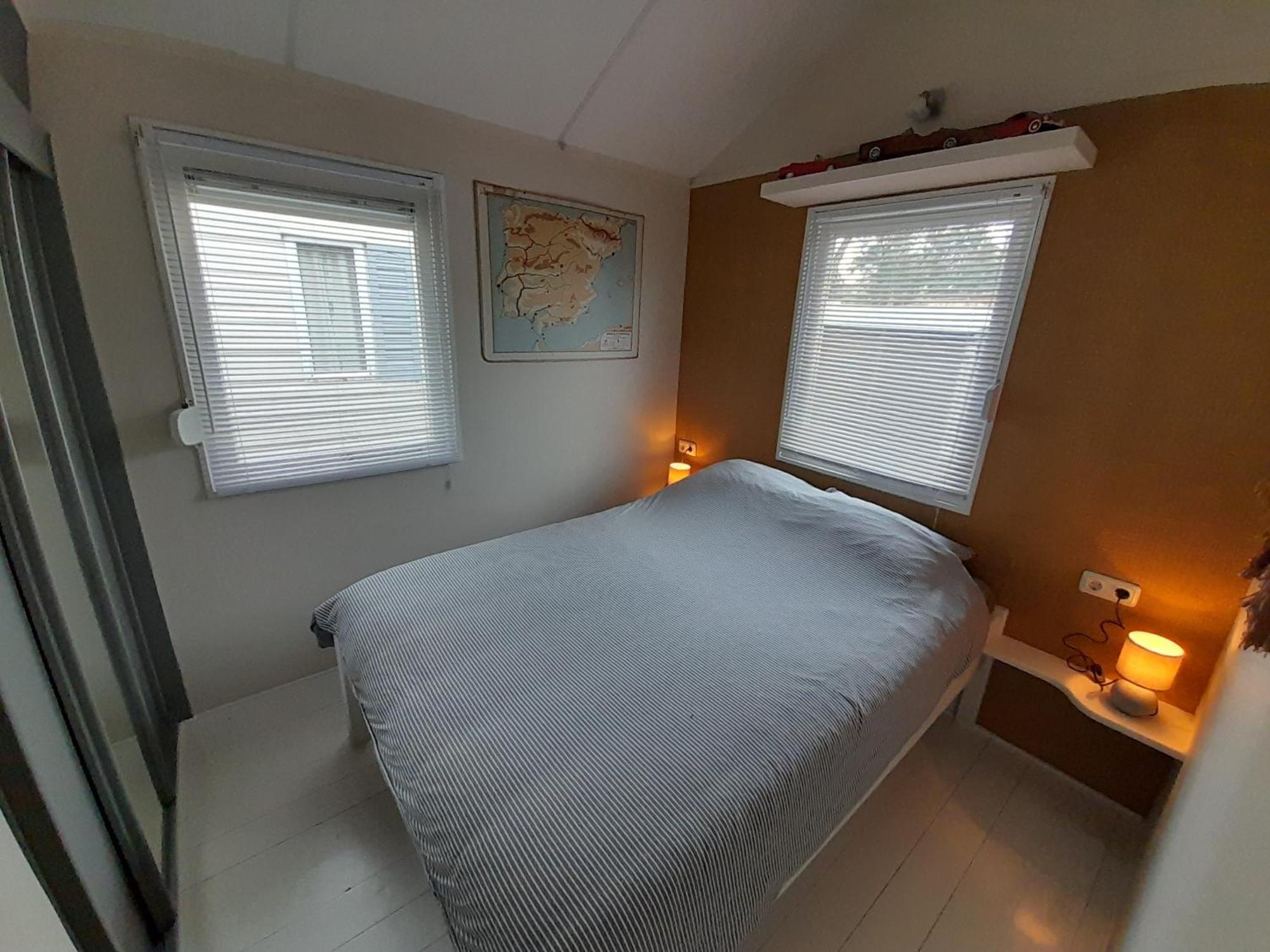 Beautiful 6-Person Chalet With Finnish Wood-Fired Sauna Tzummarum エクステリア 写真